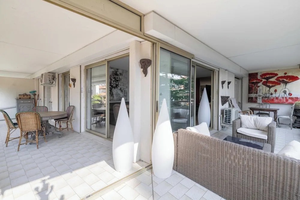 Apt With A/C and Balcony - 1bdr/4p - Cannes/ Beach