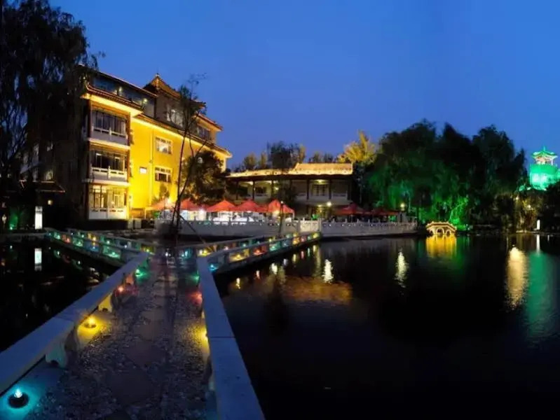 Beijing Sichuan Dragon Garden Hotel