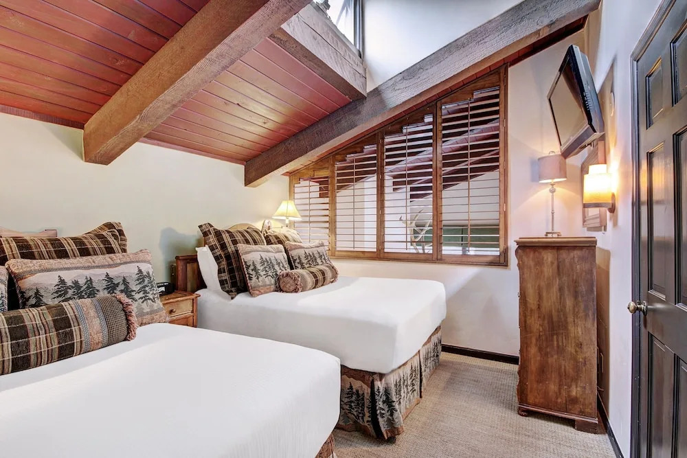 Rustic Mountain View 2Bedroom Condo- Lodge at Vail by RedAwning - Save 20% on 7+ Nights!