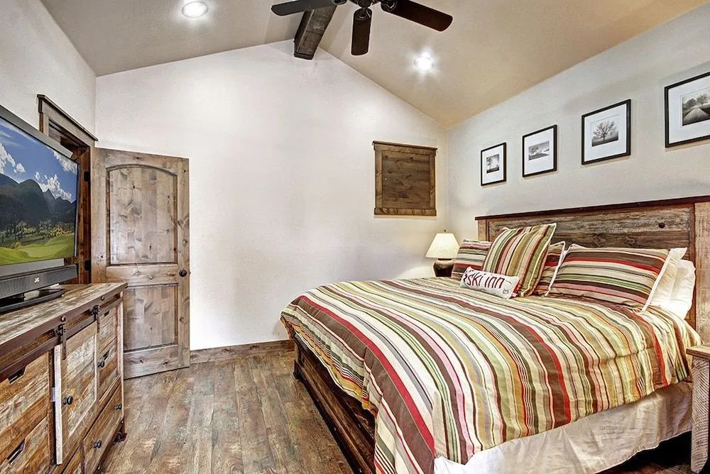 Highwood Hideaway by RedAwning