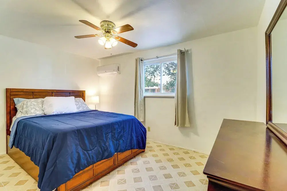 Pets Welcome: Hot Tub Haven in Albuquerque!