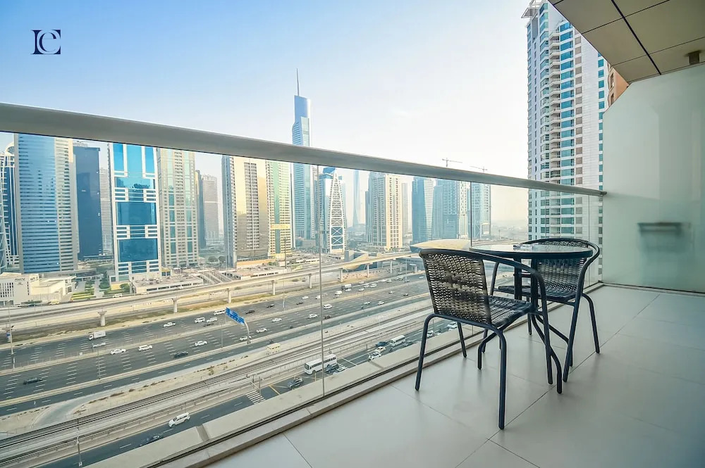 VST - Spacious Furnished 1BR in Marina