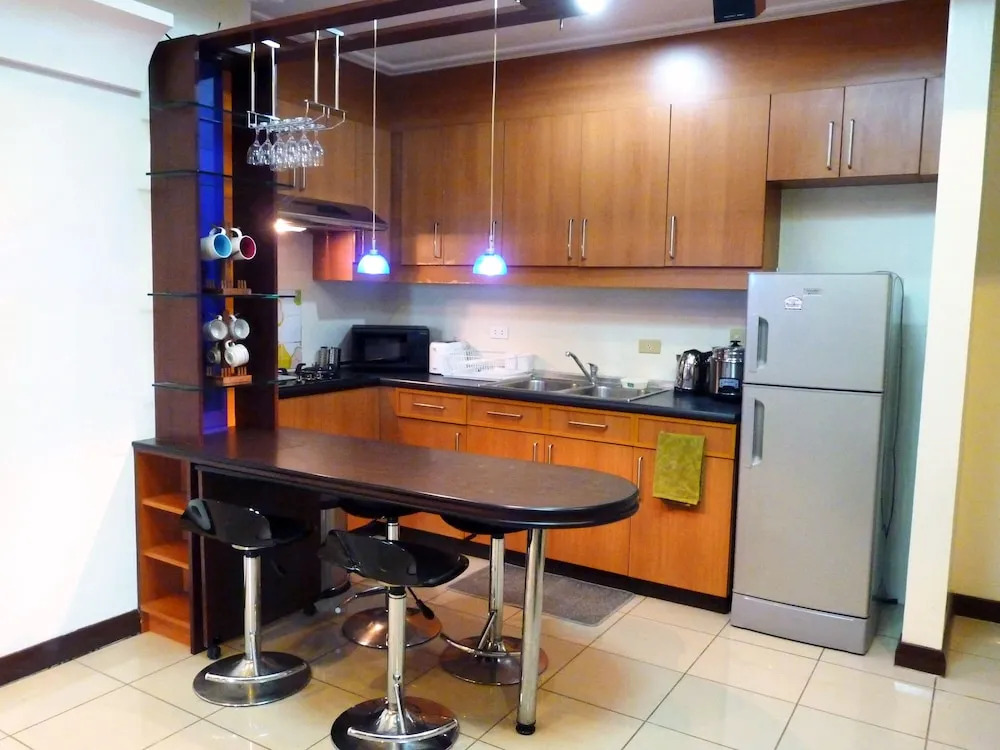 1 Br Robinsons Place Manila Rpr6