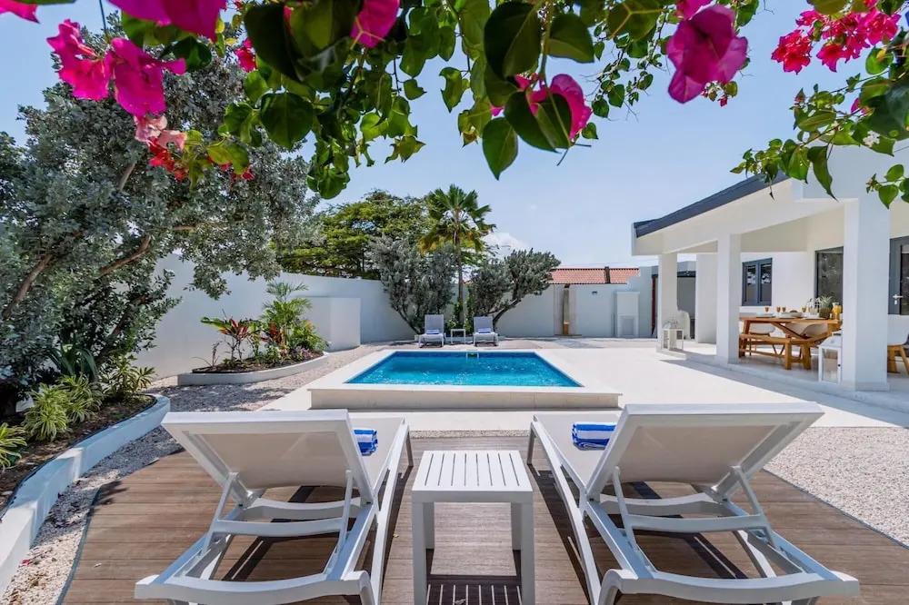 Brand NEW 3br2ba Villa With Pool in Great Location