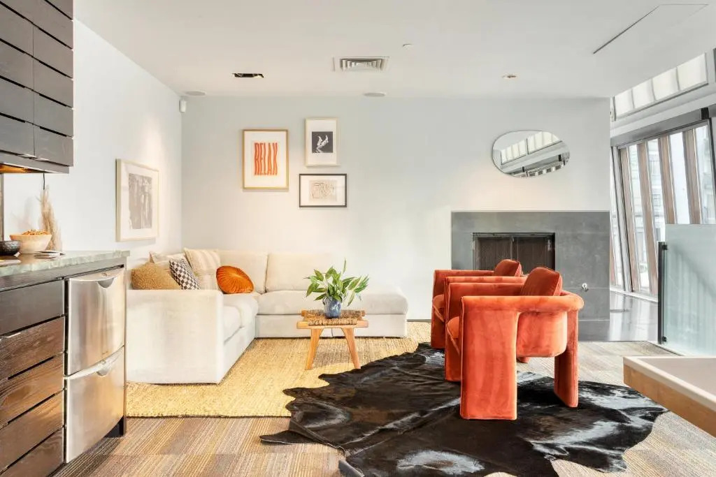 Paramount Place by Avantstay 4 Story Apartment in Heart of Austin w/ Movie Theatre