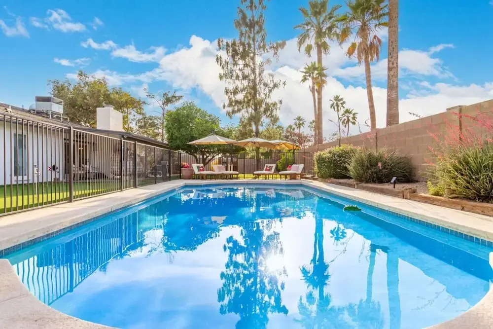 Corrine Family Oasis Pool Putt Grn Bigtoy
