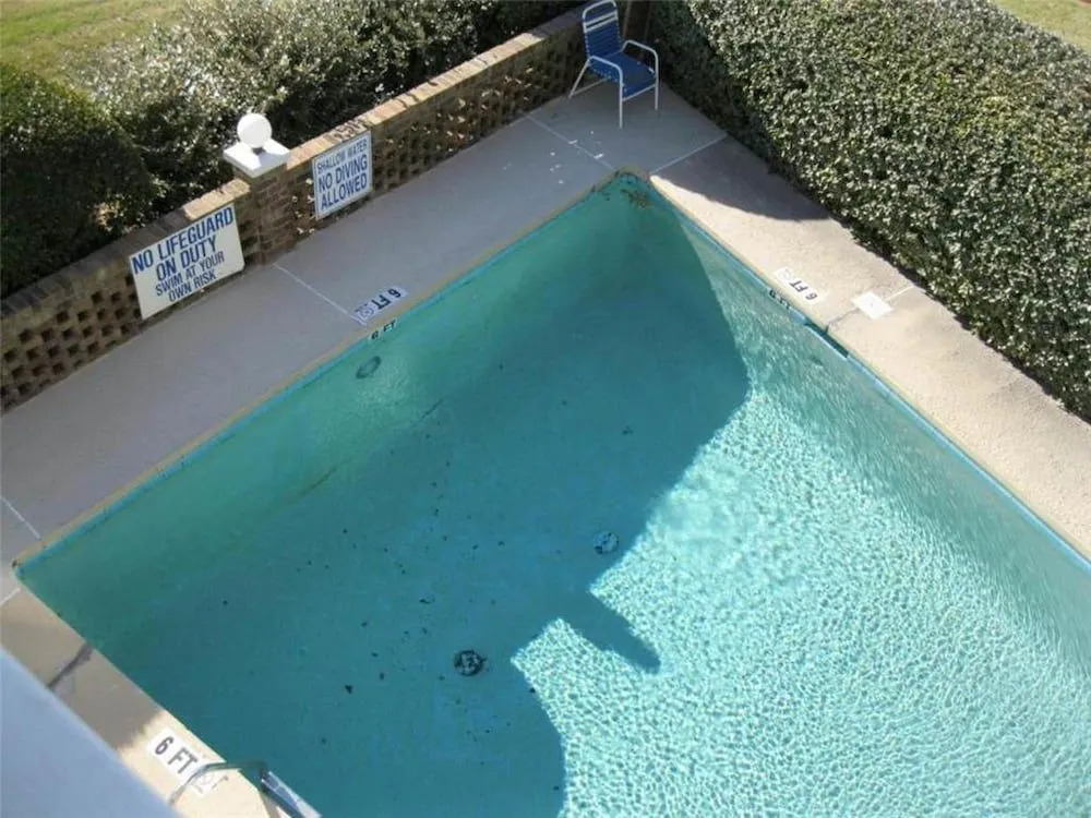 Drayton 402 - 3 Br Condo