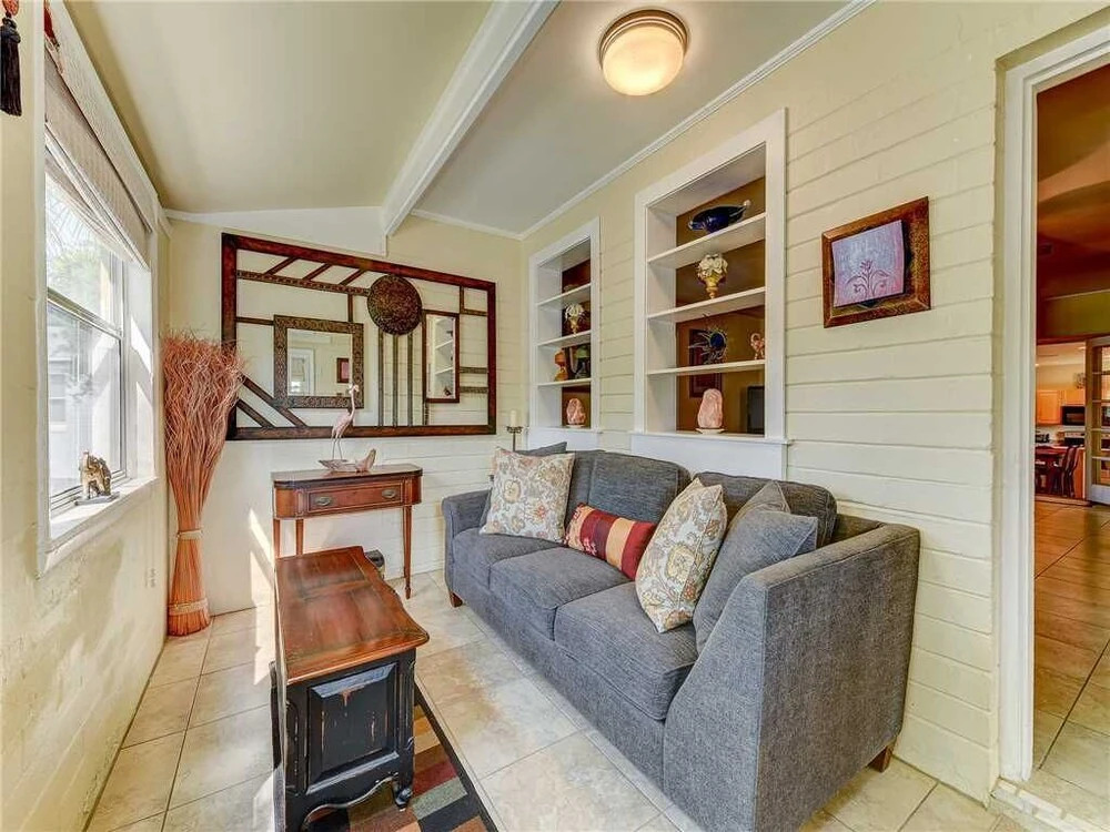 Anastasia Cottage, 2 Bedrooms, Walk to Beach, Sleep 4