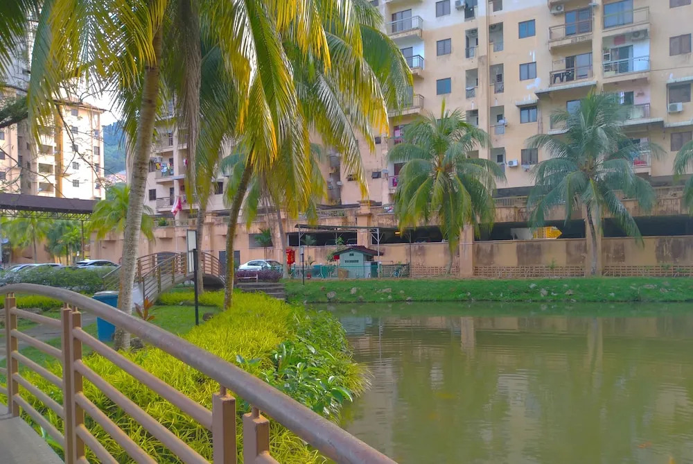 A Lake HouZz