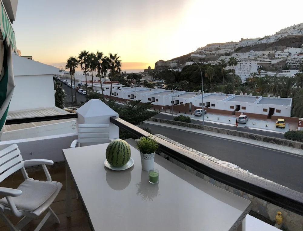 Lovely 2 bedroom house with private garden