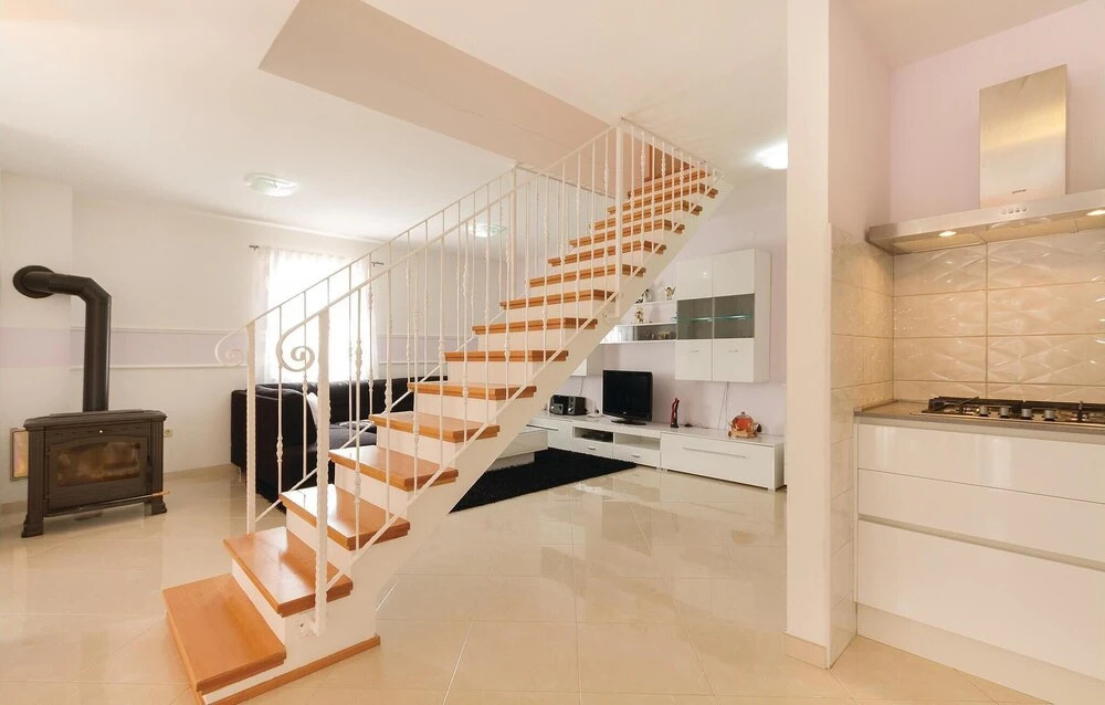 2 Bedroom Awesome Home In Rovinjsko Selo