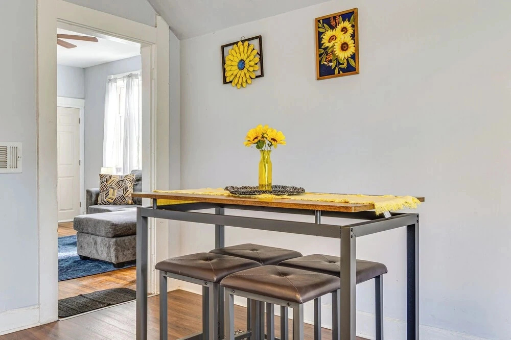 Walk Everywhere! Sleek Fountain Square Stay