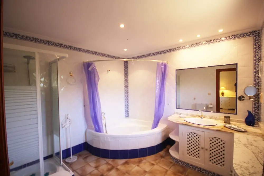Private & Luxurious Villa With Pool - Lots of Space & Short Walk to the Sea
