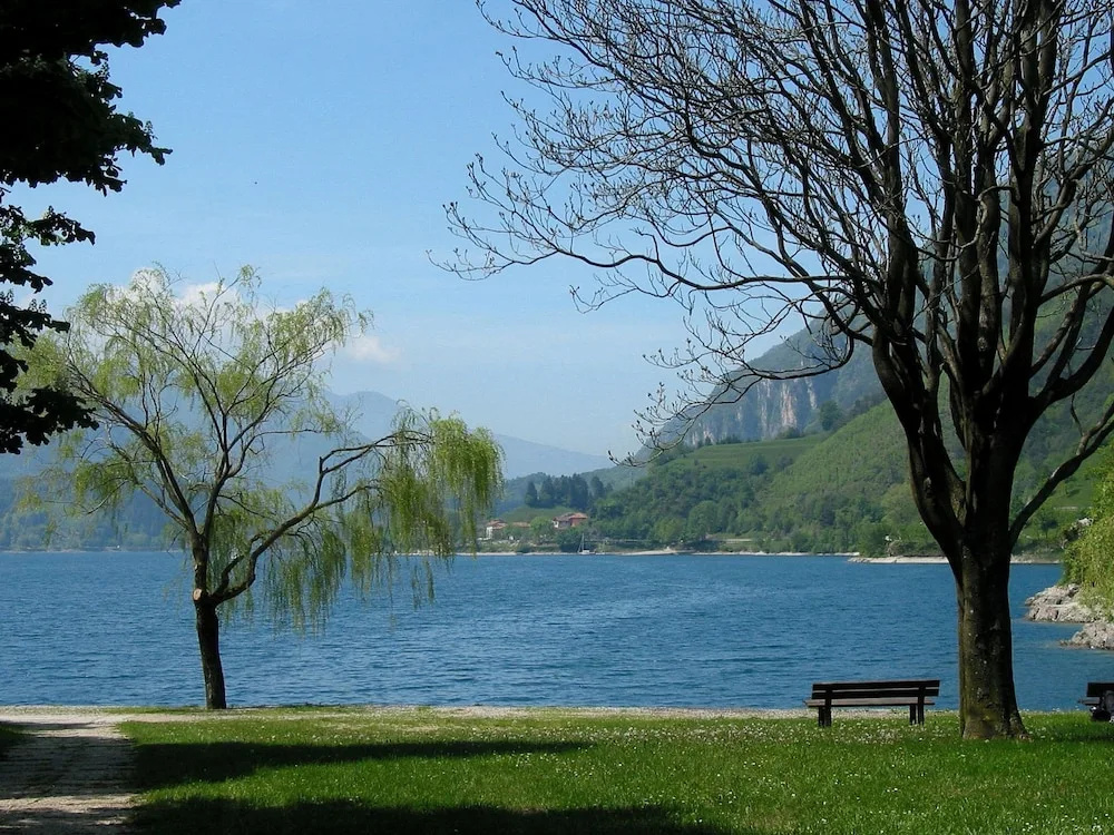 Apartment in the Historic Center of Locca, not far From the Lake