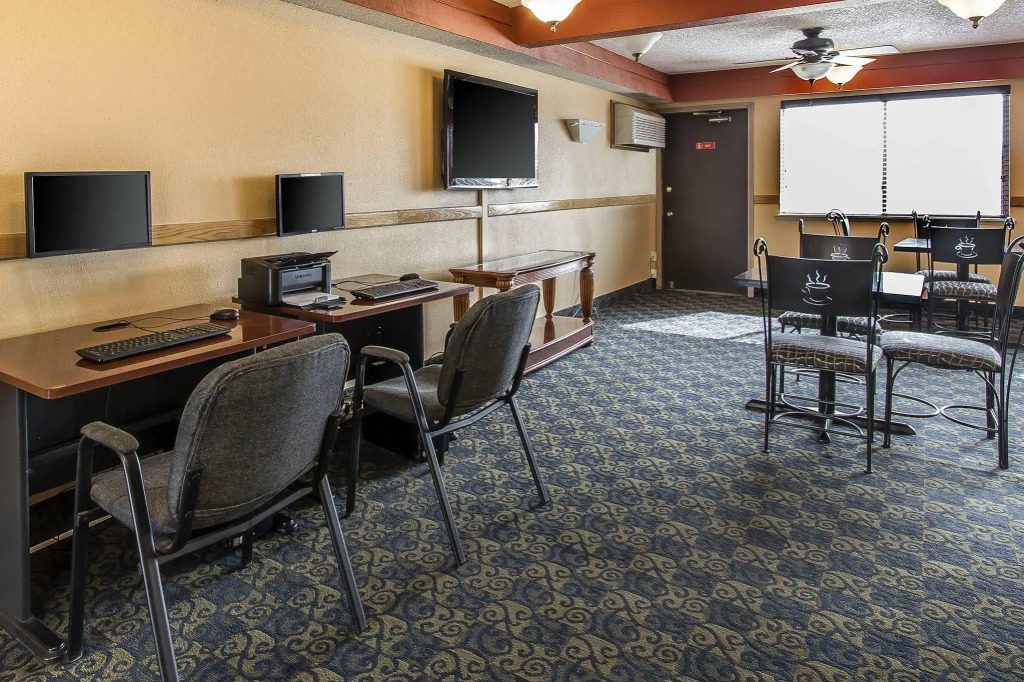 Brentwood Inn Clinton