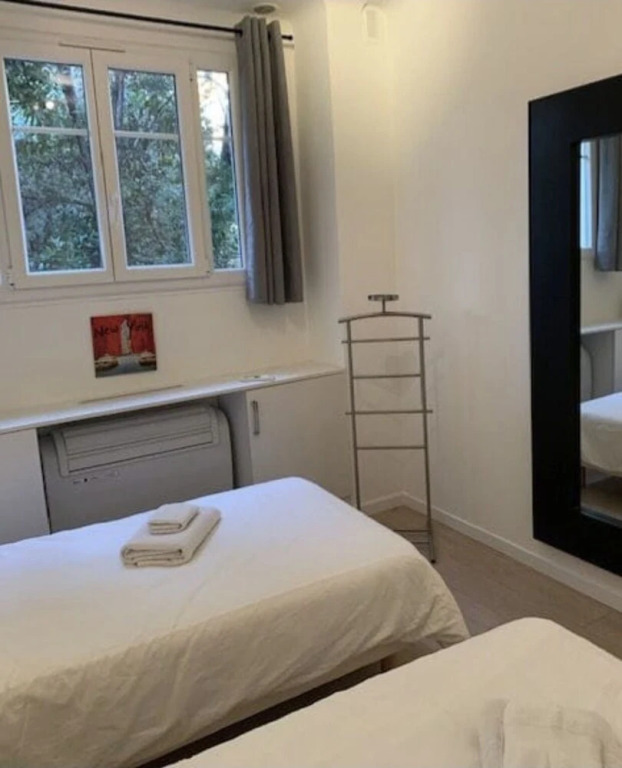 Une chambre dérrière le Carlton