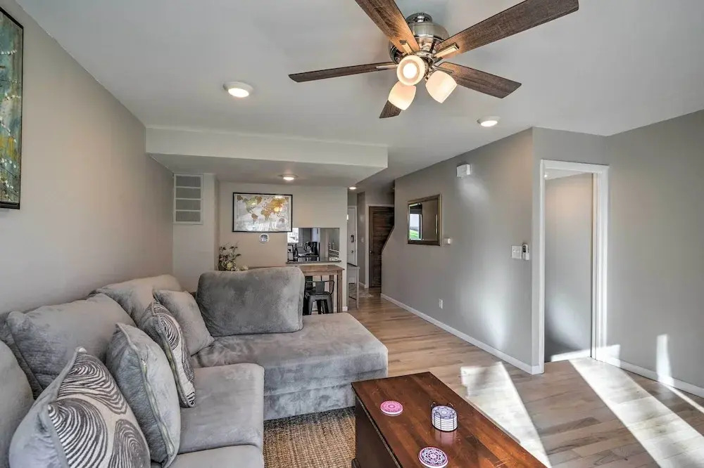 Lovely Iowa City Townhome ~ 3 Mi to Dtwn