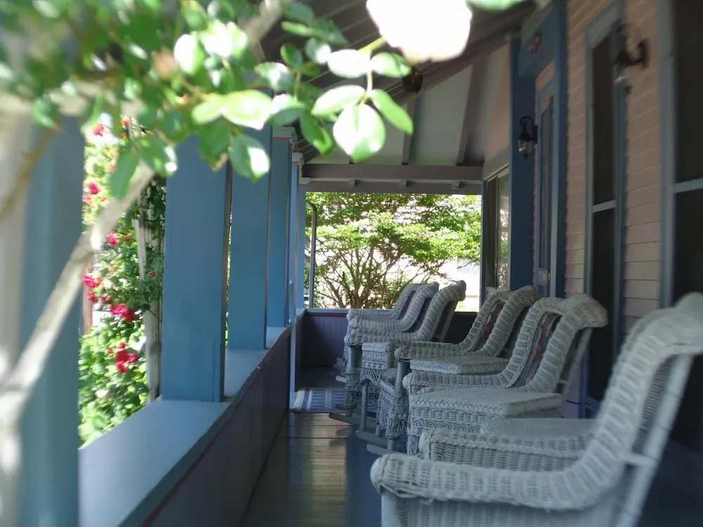 The Oak Bluffs Inn
