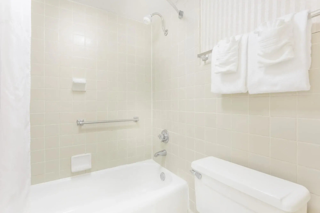 Days Inn by Wyndham Cedar Falls- University Plaza
