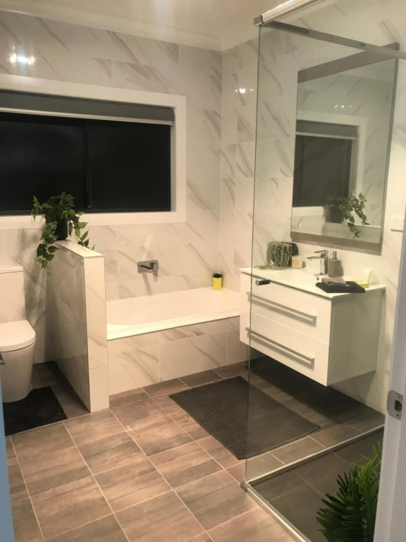 Luxury 2br home with King, 5 star private & close