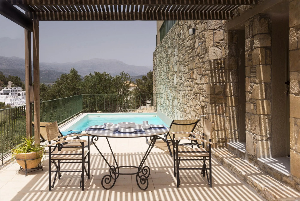 One bedroom villa with private seawater pool Just 150 meters from the sea