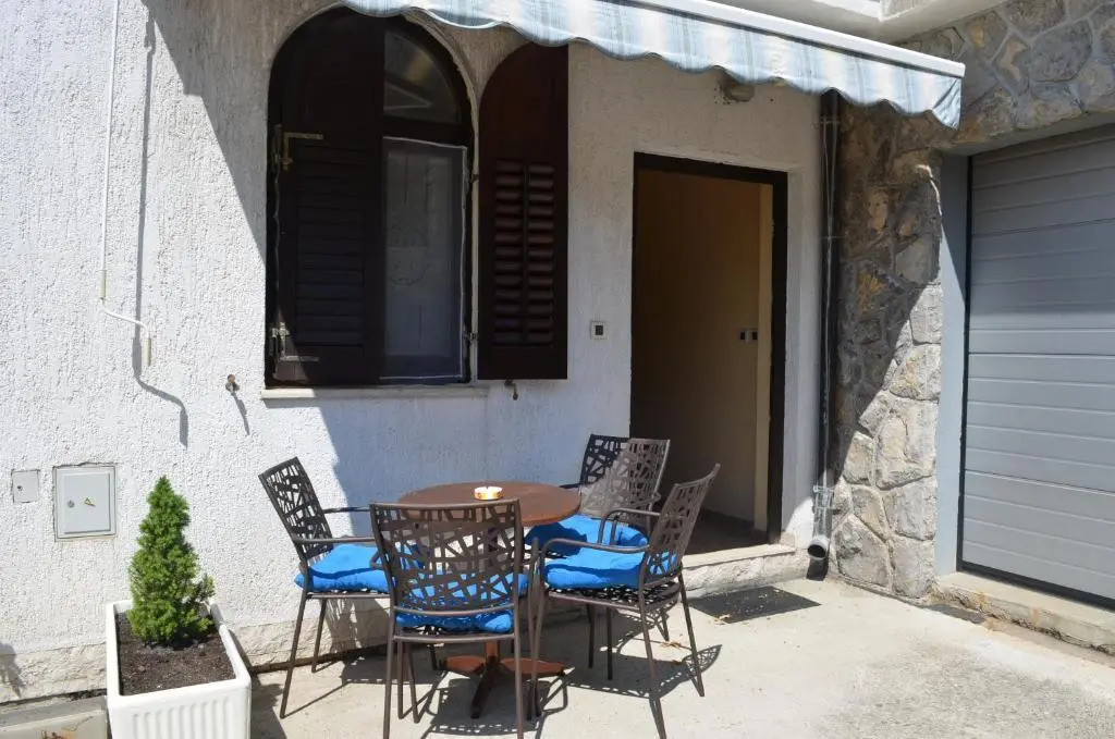Apartments Sandra with free private parking