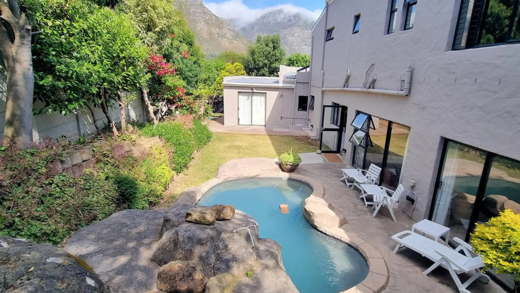 Guinea Fowl poolside apartment
