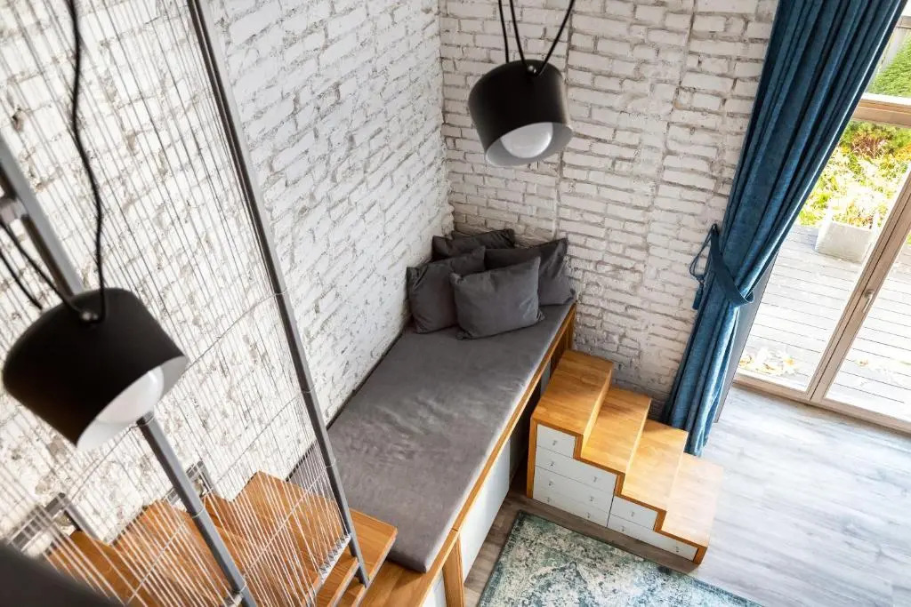 #stayhere - Unique Spacious & Modern 2BDR Upscale Neighbourhood