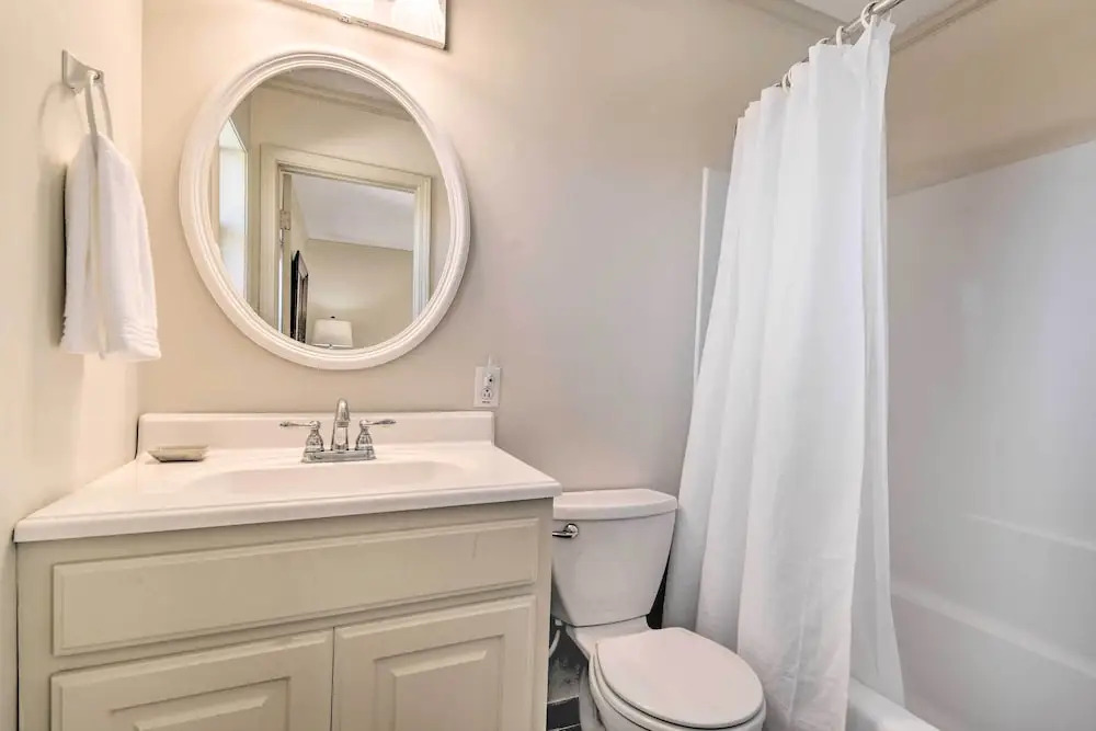 Gulf Shores Rental w/ Large Porch - Walk to Beach