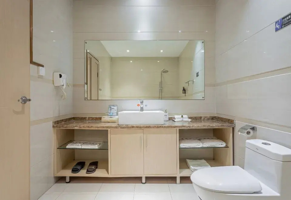 Huaning Hotel