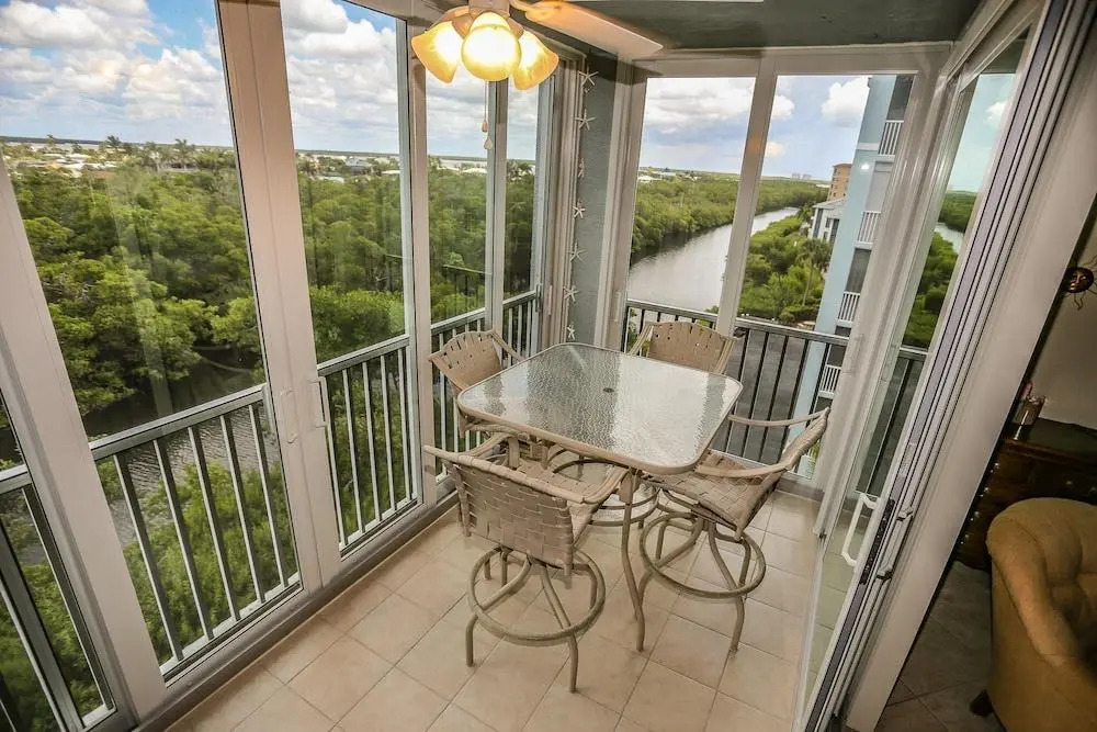 Captains Bay 403 - 6