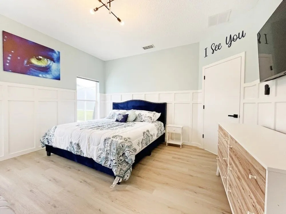 Spacious 6-bedroom Home in Hampton Lakes Perfect for Family Getaways!