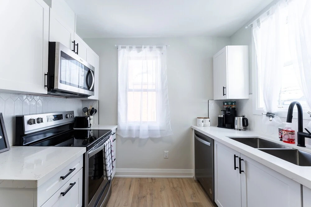 2 BR King Bed Suite - Mohawk & Hospitals
