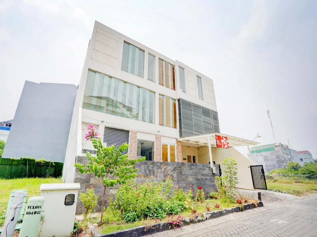 OYO Life 90606 Glass House Citraland Syariah