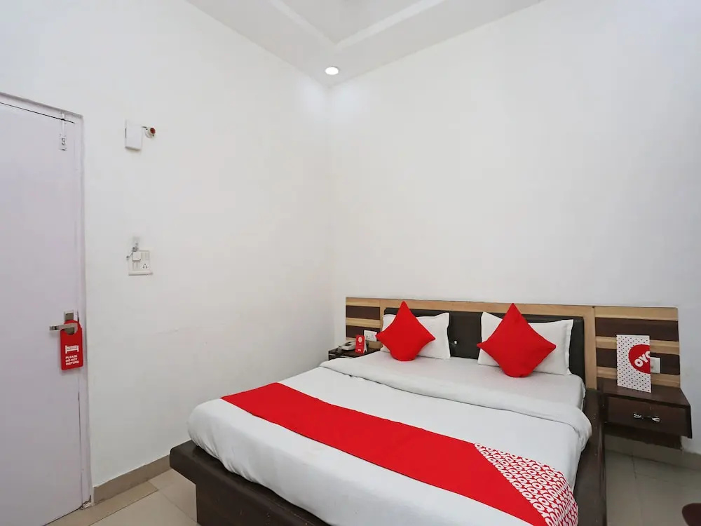 OYO 13125 Hotel Gwal Palace