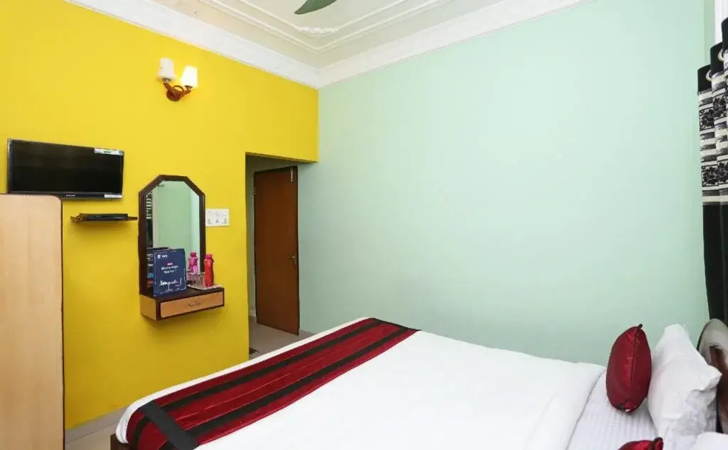 White House by Oyo Rooms