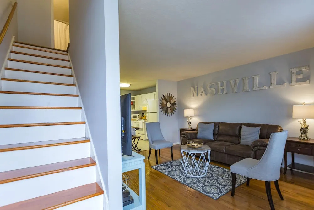 Nashville Chic | 10min from downtown!