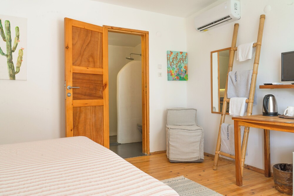 Lilium Rooms