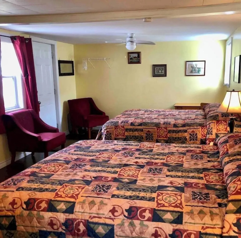 Lakelawn B&B and Motel