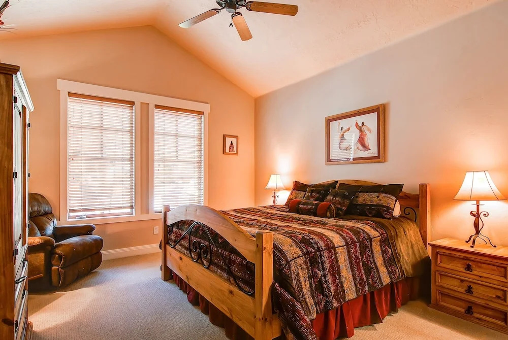 Town Pointe B303 3 Bedroom Condo by RedAwning