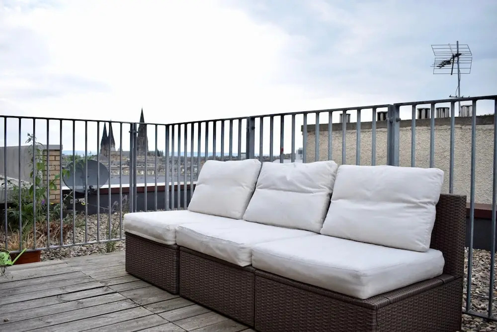 2 Bedroom Penthouse With Balcony and Castle Views