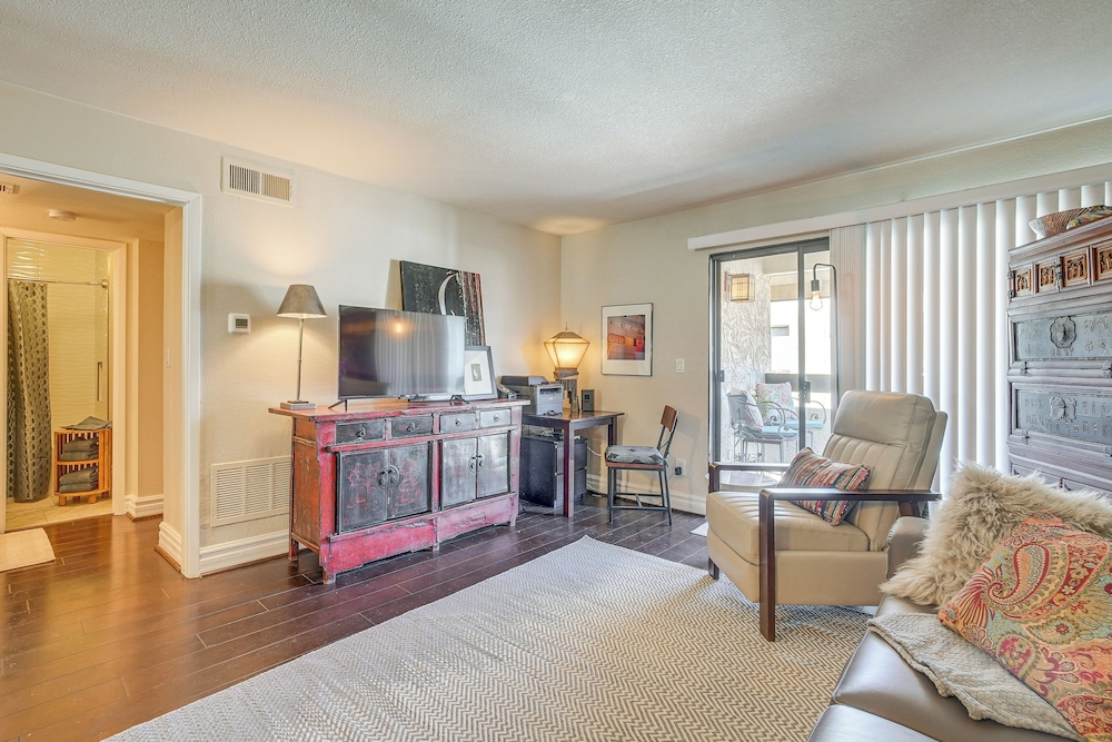 3 Mi to Camelback Mtn! Snowbird Escape w/ Pool