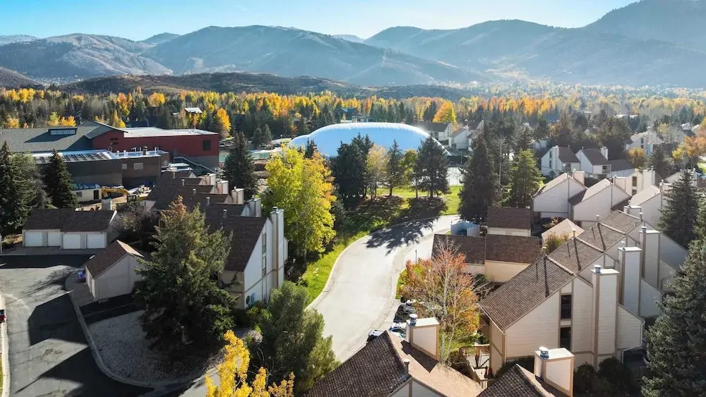 Stylish 3-story Retreat With Hot Tub & Firepit Near Park City High West Hideaway by Avantstay