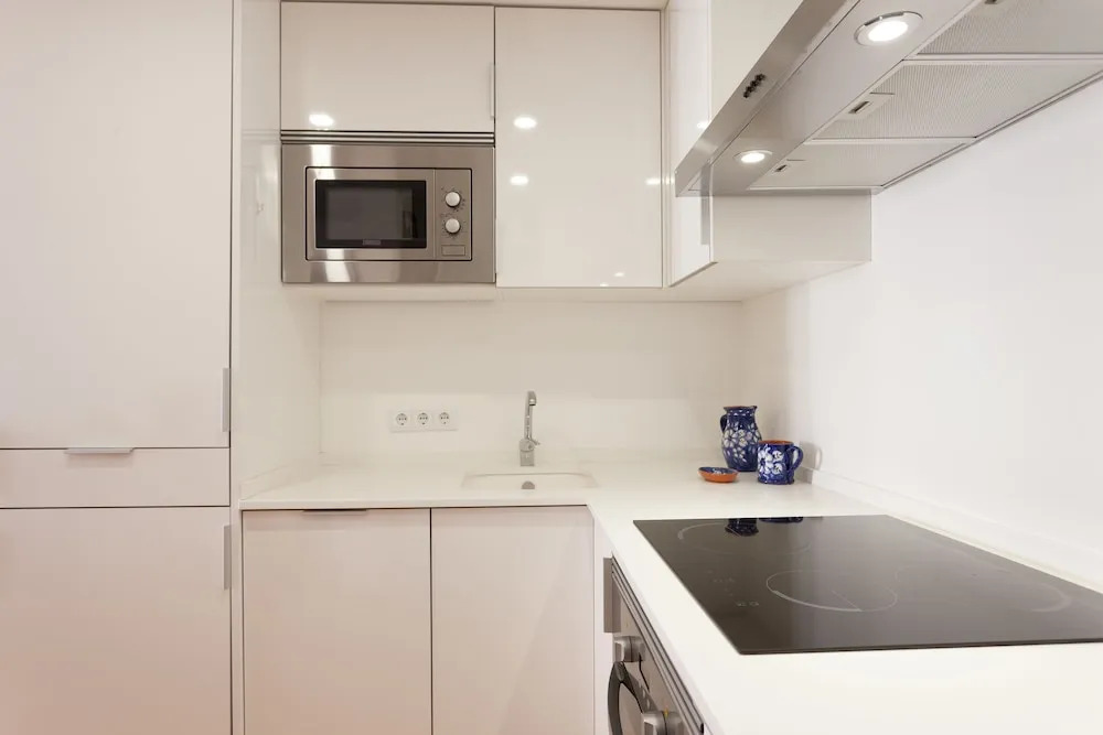 Moniz Blue One-Bedroom Apartment - by LU Holidays