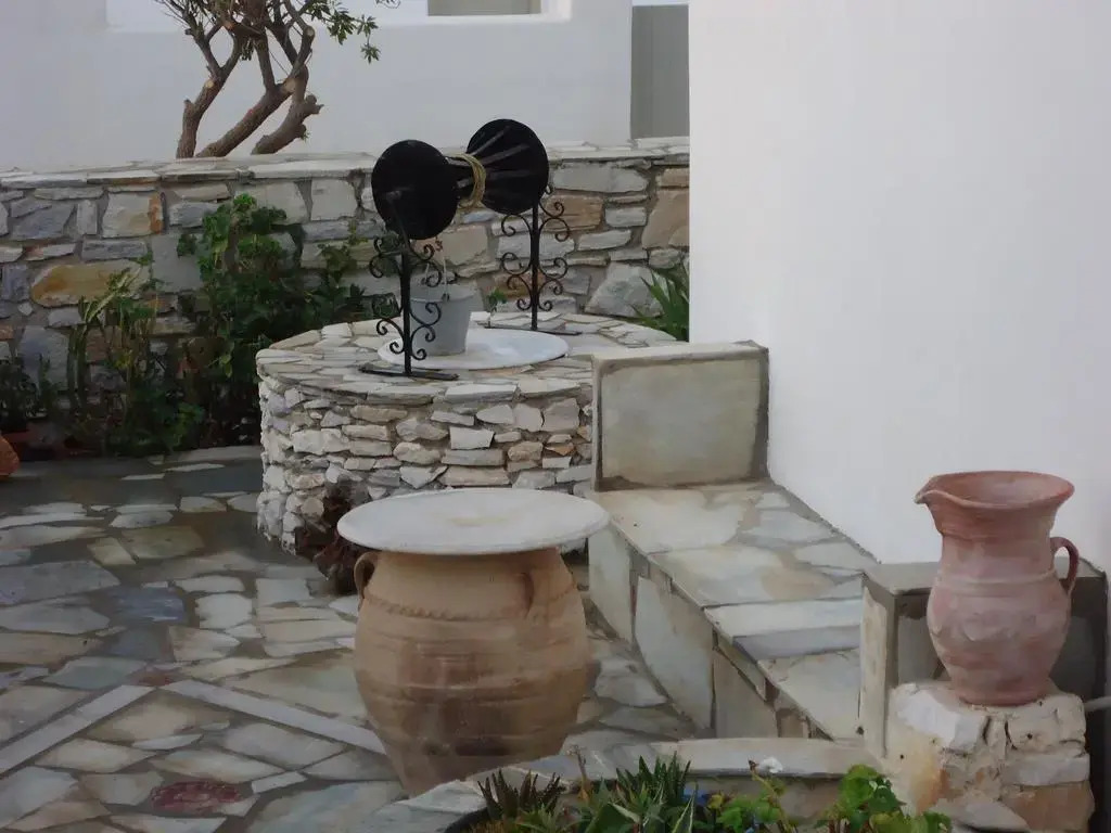 Vavanos Studios
