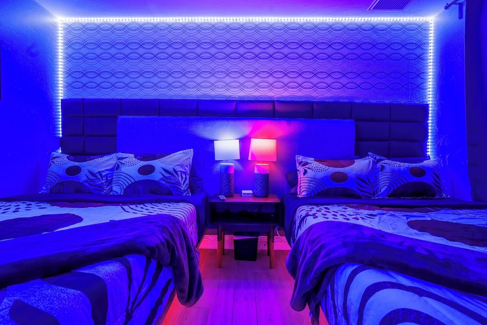 Poolside Nights & Neon Vibes! Scottsdale Escape