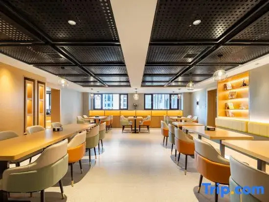 Jizhou Qiuguo Hotel (Harbin West Railway Station & Heilongjiang University Metro Station Branch)