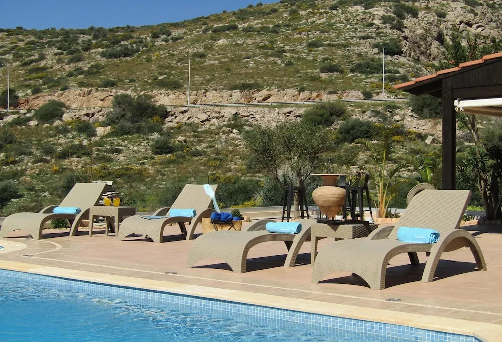 Luxurious Villa Solaris Next To The Beach