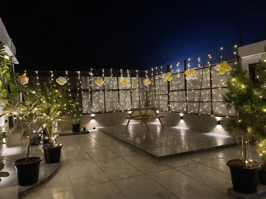 Lucky Restaurant & Guest House Near Taj Mahal