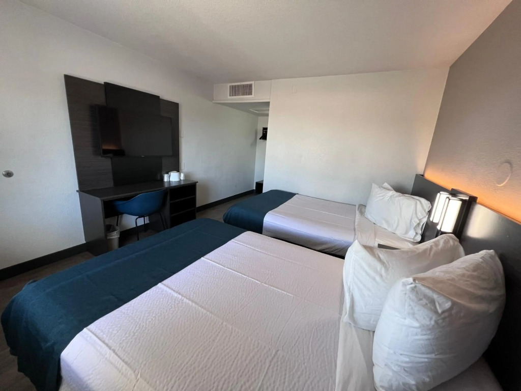 Motel 6-Bakersfield, CA - South